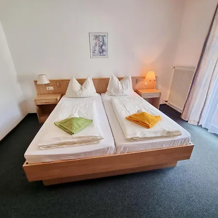 Schlosspension Landskron * Villach